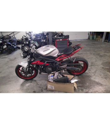 TRIUMPH STREET TRIPLE 675...