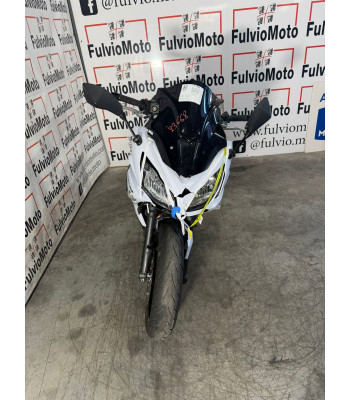 KAWASAKI ER-6 F Accidentée...