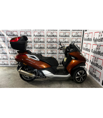 PEUGEOT METROPOLIS 400...