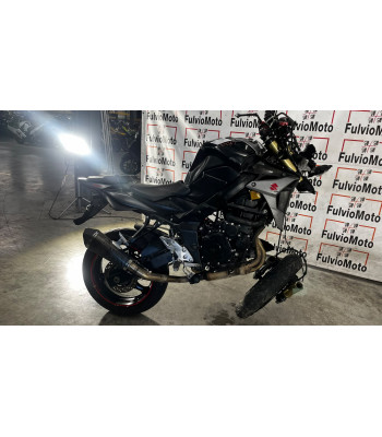 SUZUKI GSR 750 ACCIDENTE...